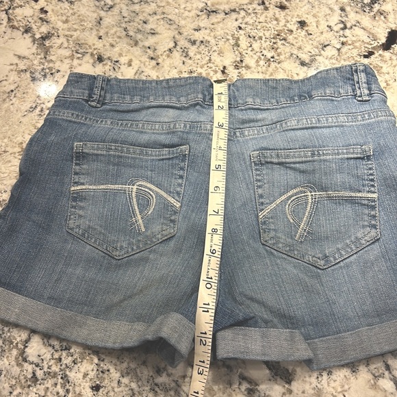 Liquid x Jean Shorts (Size 9) in excellent condition.  Stretchy material. - Picture 3 of 3